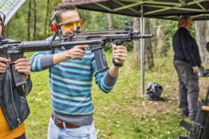 Zážitková střelba: Zbraně z filmů a videoher – 21 zbraní